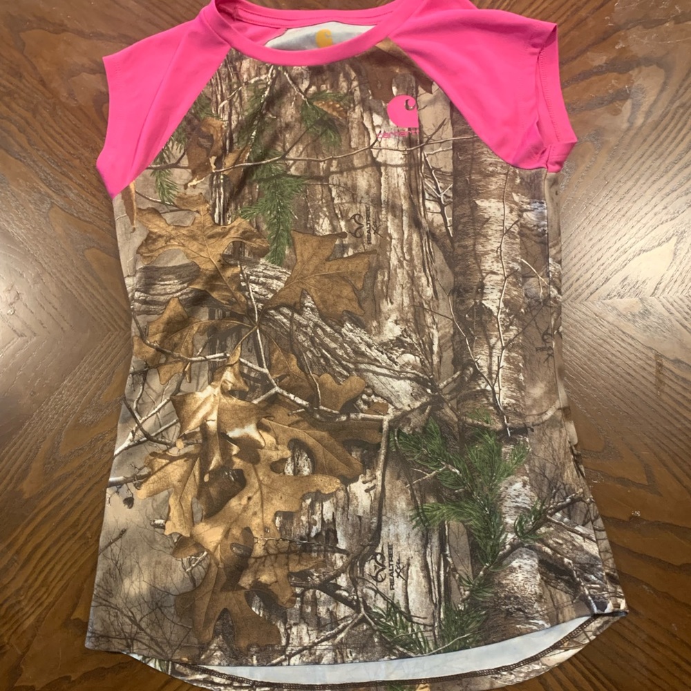 Cathartt camo and pink tee